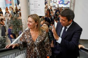 El presidente de la Generalitat Valenciana, Carlos Mazón, con la ya ex consellera Nuria Montes en una imagen de archivo. (Foto: Generalitat)