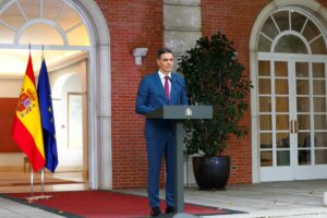 Imagen de la declaración institucional del presidente del Gobierno, Pedro Sánchez, desde el Palacio de La Moncloa. (Foto: José Manuel Álvarez)