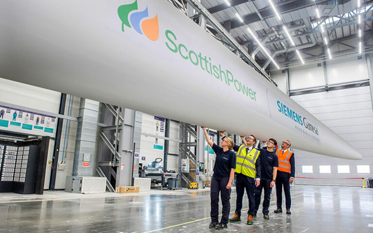 Imagen del acuerdo entre Siemens Gamesa y ScottishPower para la construcción de turbinas. (Foto: ScottishPower)