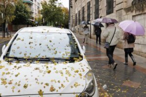 Calles de Granada con alerta naranja por las inclemencias del tiempo. - Álex Cámara - Europa Press