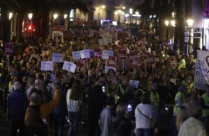 Una manifestación exige la dimisión de Carlos Mazón como 'president' de la Generalitat, un mes después de la dana, a 30 de noviembre de 2024 / Rober Solsona / Europa Press