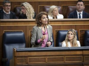 María Jesús Montero, vicepresidenta primera y ministra de Hacienda, en una imagen durante el pleno. (Foto: Congreso)