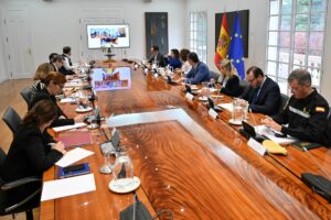 El presidente del Gobierno, Pedro Sánchez, en la reunión del Comité de crisis para el seguimiento de los efectos de la DANA, en el Complejo de la Moncloa. (Fotos: Pool Moncloa/Borja Puig de la Bellacasa)
