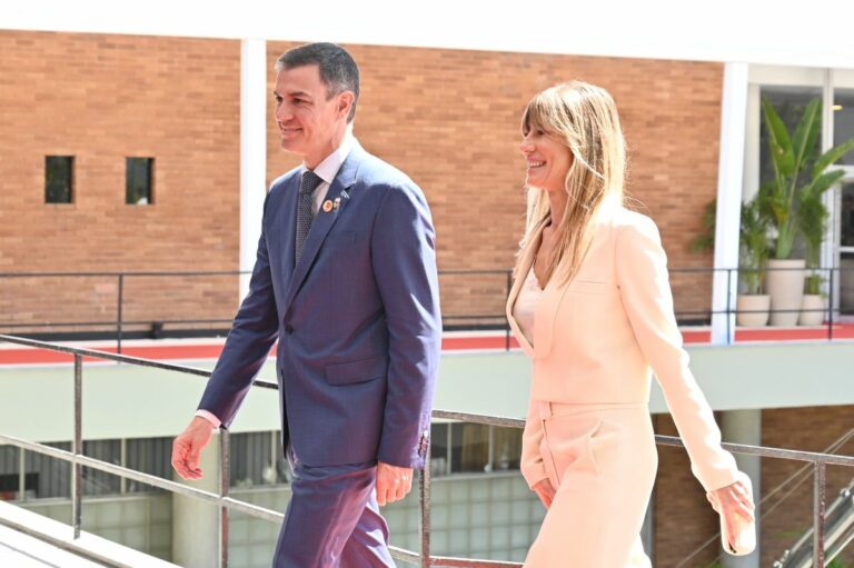 El presidente del Gobierno, Pedro Sánchez, y su esposa Begoña Gómez, en la Cumbre del G20, que se celebra en Río de Janeiro. (Foto: Pool Moncloa/Borja Puig de la Bellacasa)