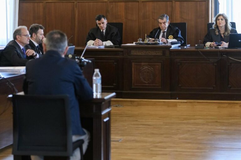 Imagen de archivo de las declaraciones en el juicio por el caso UGT con el exsecretario general del sindicato en Andalucía Francisco Fernández. (Foto: Pool / Europa Press)