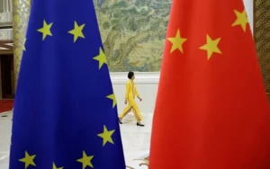 Banderas de China y de la UE