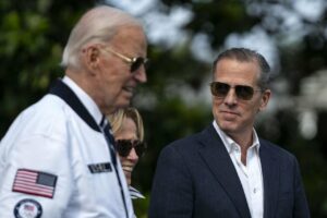 El presidente de Estados Unidos, Joe Biden, y su hijo, Hunter Biden / Foto: Europa Press - Contacto - Bonnie Cash - Pool via CNP