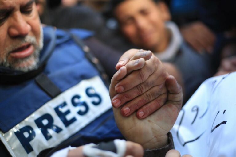 Periodista en Gaza / Foto: Mohammed Talatene - dpa