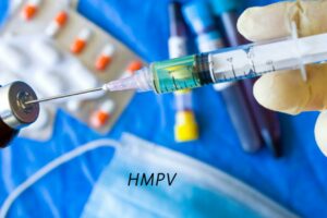 El HMPV Fue descrito y aislado por primera vez en 2001 en Países Bajos, en personas con infección respiratoria aguda. Estudios retrospectivos sugieren que ha estado circulando en humanos durante al menos 50 años antes. / Adobe Stock