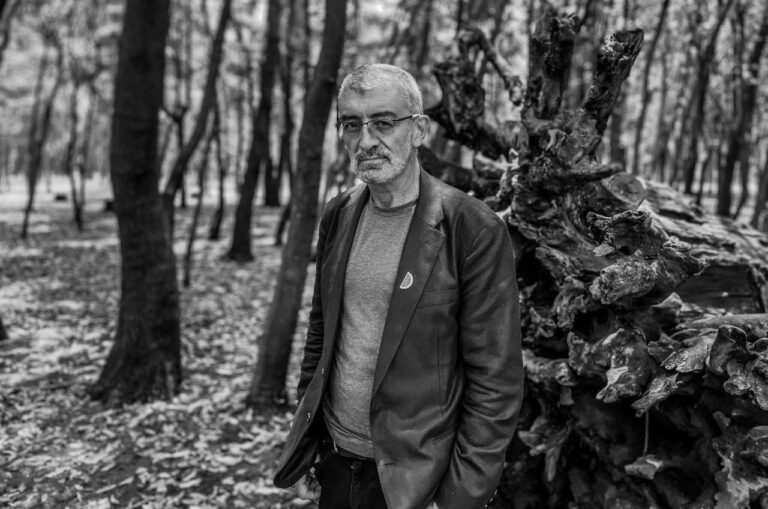 Los hongos alucinógenos han tenido un rol muy importante en varias culturas, pese a que se ha intentado borrar cualquier registro de esto, según el escritor e investigador mexicano Naief Yehya. / Héctor Guerrero | Gentileza Anagrama