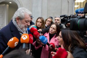 El jefe de gabinete de la presidenta de la Comunidad de Madrid, Isabel Díaz Ayuso, Miguel Ángel Rodríguez, ofrece declaraciones a los medios a su llegada a declarar al Tribunal Supremo, a 8 de enero de 2025, en Madrid (España). Miguel Ángel Rodríguez está - Jesús Hellín - Europa Press