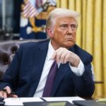 El presidente de EEUU, Donald Trump, firma numerosas órdenes ejecutivas en su primer día en el Despacho Oval de la Casa Blanca, en Washington / Foto: Europa Press - Contacto - Jim LoScalzo