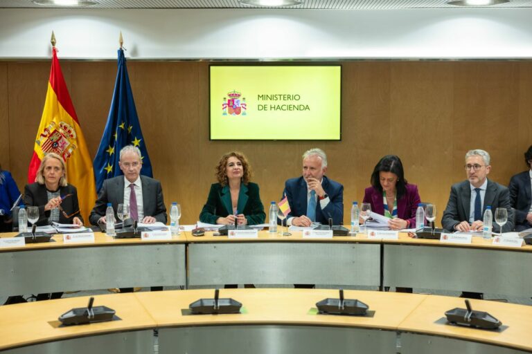 La vicepresidenta primera y ministra de Hacienda, María Jesús Montero, preside la reunión del CPFF | Foto de Hacienda