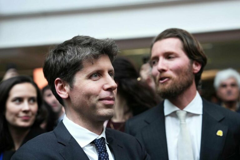 El CEO de OpenAI, Sam Altman (izquierda), asiste a un evento en la Cumbre de Acción sobre inteligencia artificial (IA), en París, Francia, el 11 de febrero de 2025 (Foto: EFE - Aurelien Morissard - Pool)