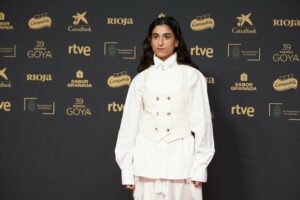 La actriz Carolina Yuste posa en la alfombra roja de la 39º edición de los Premios Goya, en el Palacio de Exposiciones y Congresos de Granada (Foto: Arsenio Zurita - Europa Press)