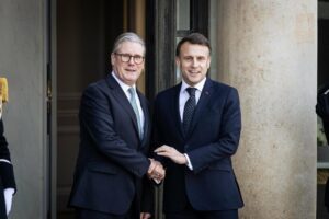 El primer ministro de Reino Unido, Keir Starmer, recibido en París por el presidente de Francia, Emmanuel Macron (Foto: Europa Press - Contacto - Telmo Pinto)