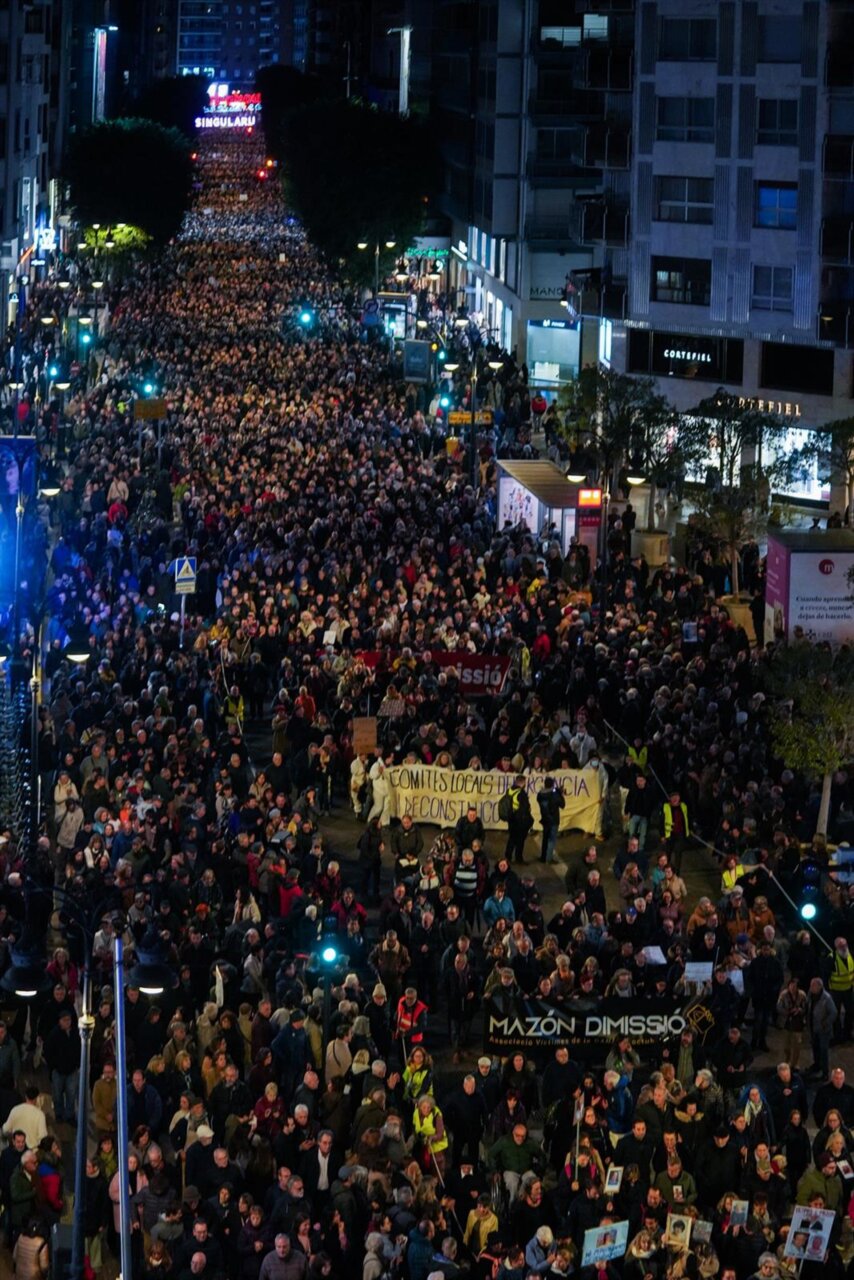 Miles de personas durante una manifestación para exigir la dimisión de Mazón, a 1 de marzo de 2025, en Valencia, Comunidad Valenciana (España)(Foto: Jorge Gil - Europa Press) Miles de personas durante una manifestación para exigir la dimisión de Mazón, a 1 de marzo de 2025, en Valencia, Comunidad Valenciana (España)(Foto: Jorge Gil - Europa Press)