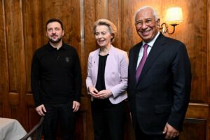 Reunión entre el presidente de Ucrania, Volodimir Zelenski, la presidente de la Comisión Europea, Ursula Von der Leyen, y el presidente del Consejo Europeo, António Costa (Foto: UE - Serakowski Frederic)