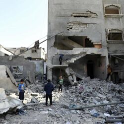 Vista de la destrucción causada en el campamento de refugiados de Nuseirat por los ataques israelíes que han puesto fin al alto el fuego en la Franja de Gaza (Foto: Moiz Salhi Apaimages / Zuma Press / ContactoPhot)