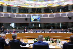 Los líderes de la UE en el Consejo Europeo en el que interviene el presidente ucraniano, Volodimir Zelenski, por videoconferencia (Foto: Alexandros Michaildis)