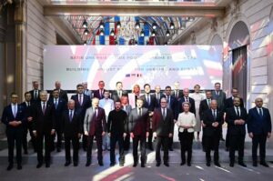 Foto de familia de la reunión de líderes en apoyo de Ucrania organizada por el presidente francés, Emmanuel Macron, y a la que ha asistido el presidente del Gobierno, Pedro Sánchez (Foto: Pool Moncloa)