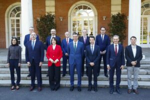 Archivo - Encuentro del presidente del Gobierno, Pedro Sánchez, y de la ministra de Ciencia, Innovación y Universidades, Diana Morant, con representantes de distintas empresas vinculadas con los sectores de la defensa, la segurdad, las telecomunicaciones - GOBIERNO DE ESPAÑA - Archivo