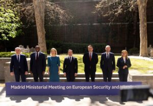 Foto de familia con los ministros de Reino Unido, David Lammy, España, José Manual Albares, Polonia, Radoslaw Sikorski, Francia, Jean-Noël Barrot, y la Alta representante de la Unión para Asuntos Exteriores y Política de Seguridad, Kaja Kallas (Foto: Eduardo Parra - Europa Press)