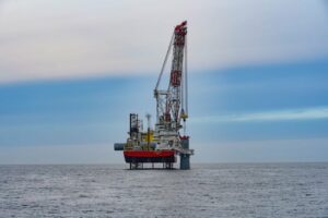 Iberdrola instala el primer monopilote de EA3. (Foto: Iberdrola)