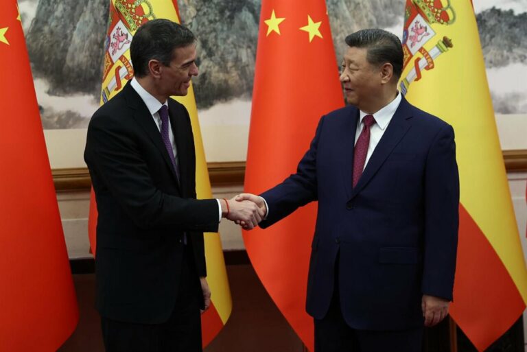 El presidente del Gobierno, Pedro Sánchez, con el presidente de China, Xi Jinping (Foto: Moncloa)