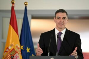 El presidente del Gobierno, Pedro Sánchez, en una rueda de prensa al finalizar su viaje oficial en China (Foto: Johannes Neudecker/dpa)