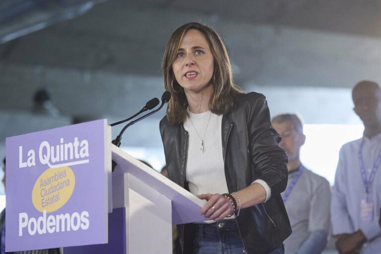 La secretaria general de Podemos y diputada, Ione Belarra, interviene durante la V Asamblea Ciudadana de Podemos, en el Pabellón de Convenciones de Casa de Campo, a 12 de abril de 2025, en Madrid (Foto: Jesús Hellín - Europa Press)