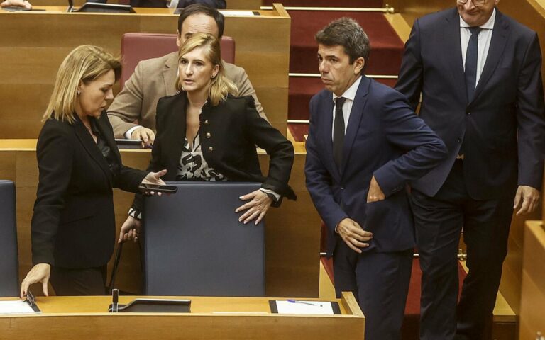 La vicepresidenta y consellera de Servicios Sociales, Igualdad y Vivienda, Susana Camarero, la exconsellera de Justicia e Interior, Salomé Pradas, y el presidente de la Generalitat, Carlos Mazón (Foto: Rober Solsona - Europa Press)
