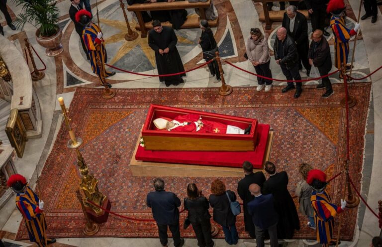 El cuerpo del Papa Francisco (Foto: Michael Kappeler/dpa)