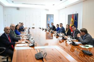 Reunión del presidente del Gobierno, Pedro Sánchez con las principales compañías eléctricas tras el apagón que afectó a toda la Península Ibérica (Foto: Moncloa)
