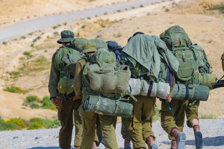 Militares
