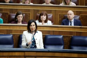 Margarita Robles, ministra de Defensa, en la sesión de control al Gobierno. (Foto: Congreso)