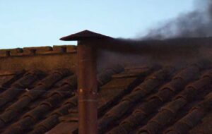 Primera fumata negra en el cónclave (Foto: Vatican News)