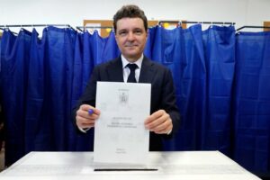 El candidato presidencial europeísta rumano Nicusor Dan - Europa Press/Contacto/Cristian Cristel