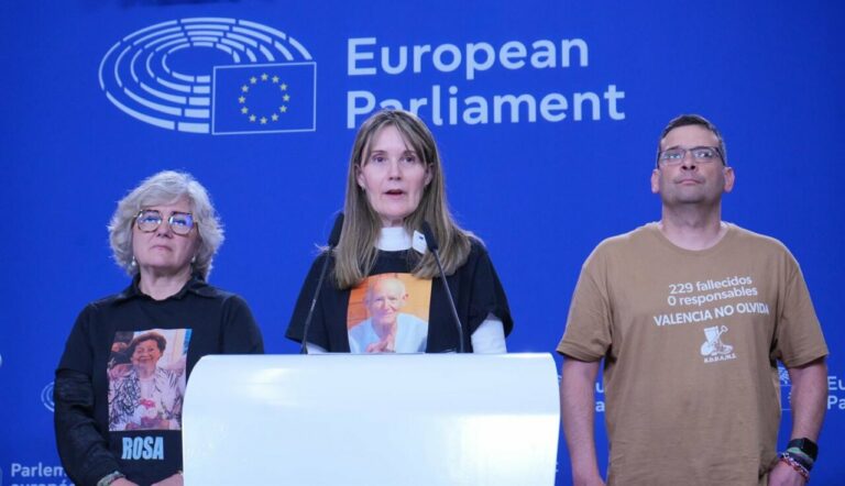 Representantes de las asociaciones de víctimas de la Dana en una rueda de prensa en el Parlamento Europeo. (Foto: Ana López / Europa Press)