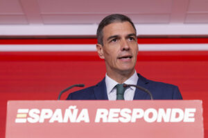 El secretario general del PSOE y presidente del Gobierno, Pedro Sánchez, en una rueda de prensa desde la sede de Ferraz. (Foto: PSOE/Eva Ercolanese)