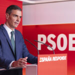 El secretario general del PSOE y presidente del Gobierno, Pedro Sánchez, en una rueda de prensa desde la sede de Ferraz. (Foto: PSOE/Eva Ercolanese)