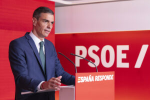 El secretario general del PSOE y presidente del Gobierno, Pedro Sánchez, en una rueda de prensa desde la sede de Ferraz. (Foto: PSOE/Eva Ercolanese)