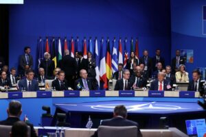 El presidente del Gobierno, Pedro Sánchez, junto al resto de mandatarios participantes en la Cumbre de la OTAN. (Foto: Pool Moncloa/Fernando Calvo)