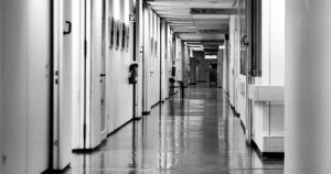 pasillo hopsital vacio