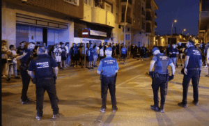 Agentes desplegados en Torre Pacheco para contener los disturbios (Foto: Martín C. - Europa Press)