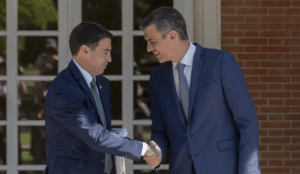 El lehendakari, Imanol Pradales, y el presidente del Gobierno, Pedro Sánchez, durante un encuentro en el Palacio de La Moncloa (Foto: Alberto Ortega - Europa Press)