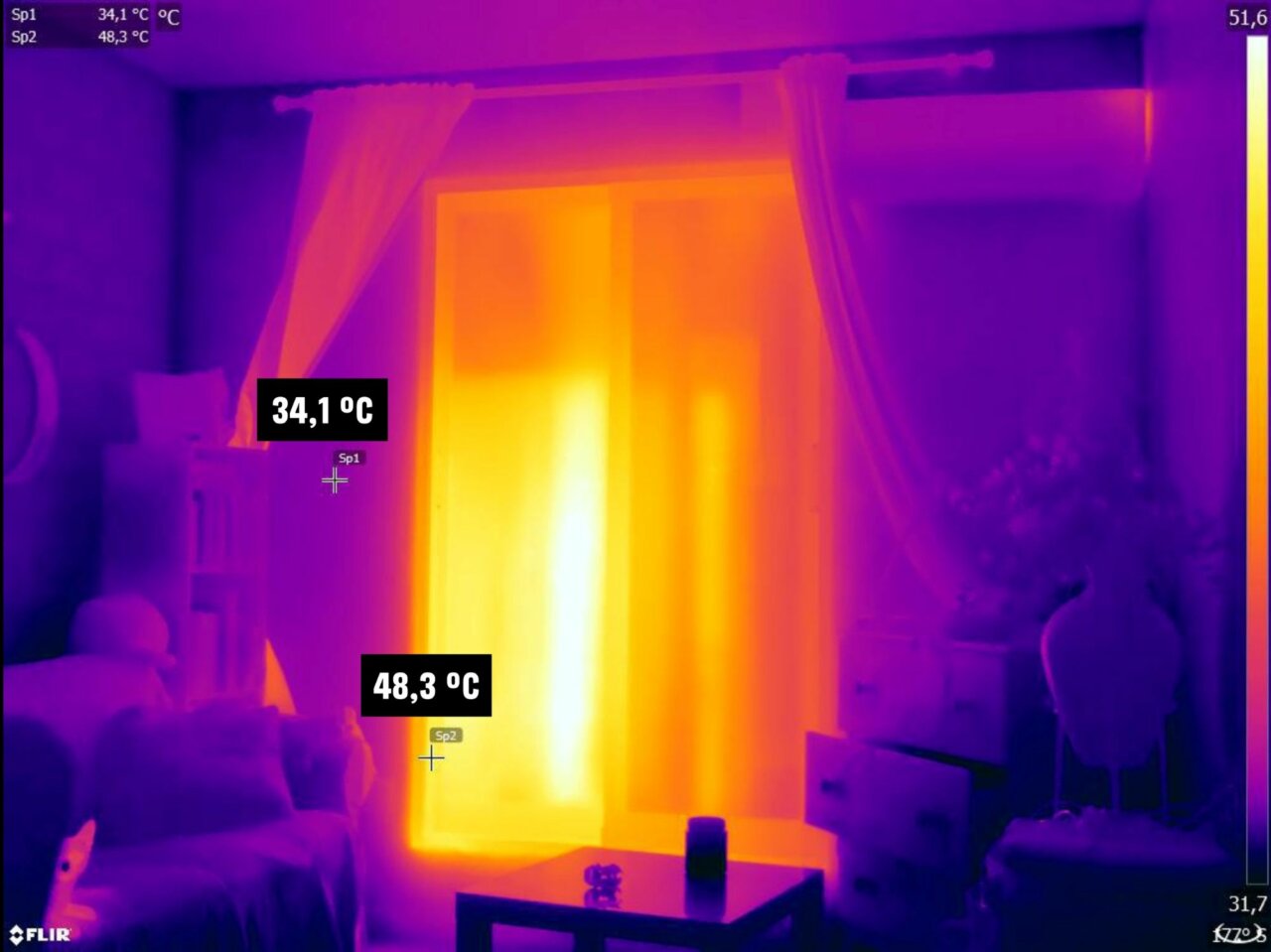 Imagen del interior de una vivienda de Valencia con una cámara termográfica Foto Greenpeace