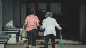 La desigualdad de género impone una carga desproporcionada a las mujeres. / Unsplash