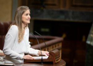 Sara Aagesen, vicepresidenta tercera y ministra para la Transición Ecológica y el Reto Demográfico, en el hemiciclo. (Foto: Congreso)