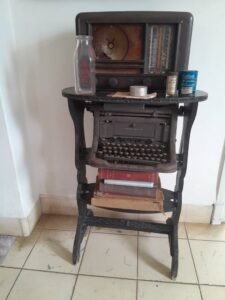 Antigüedades en una casa cubana